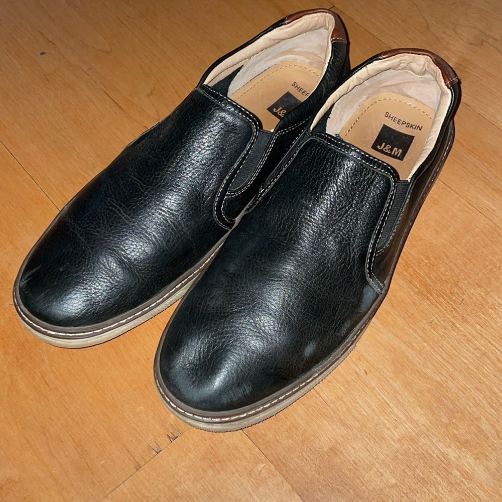 Johnston and Murphy Men's Black Sheep Skin Slip-ons
